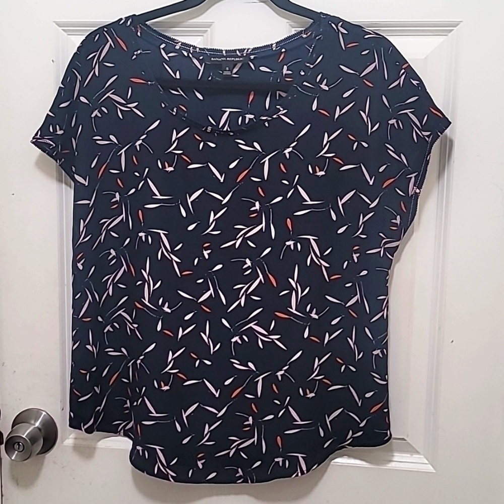 Banana Republic Blouse Womens Small‎ Navy Blue Pink Leaf Print Cap Sleeve Top